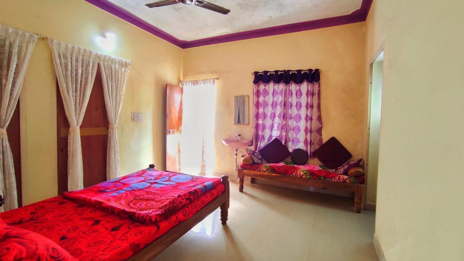 Royal Palm Homestay มาดิเครี ภายนอก รูปภาพ