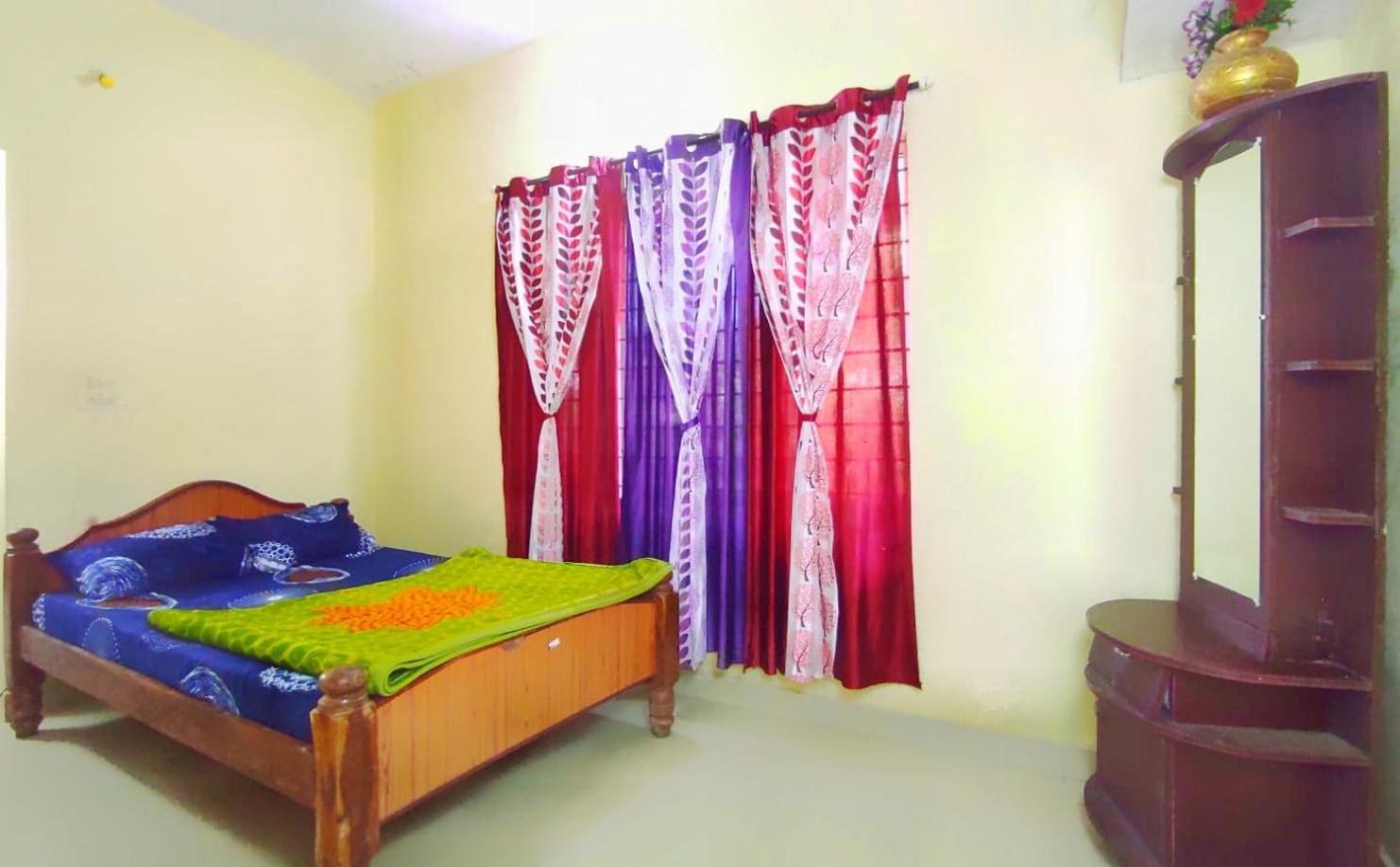 Royal Palm Homestay มาดิเครี ภายนอก รูปภาพ