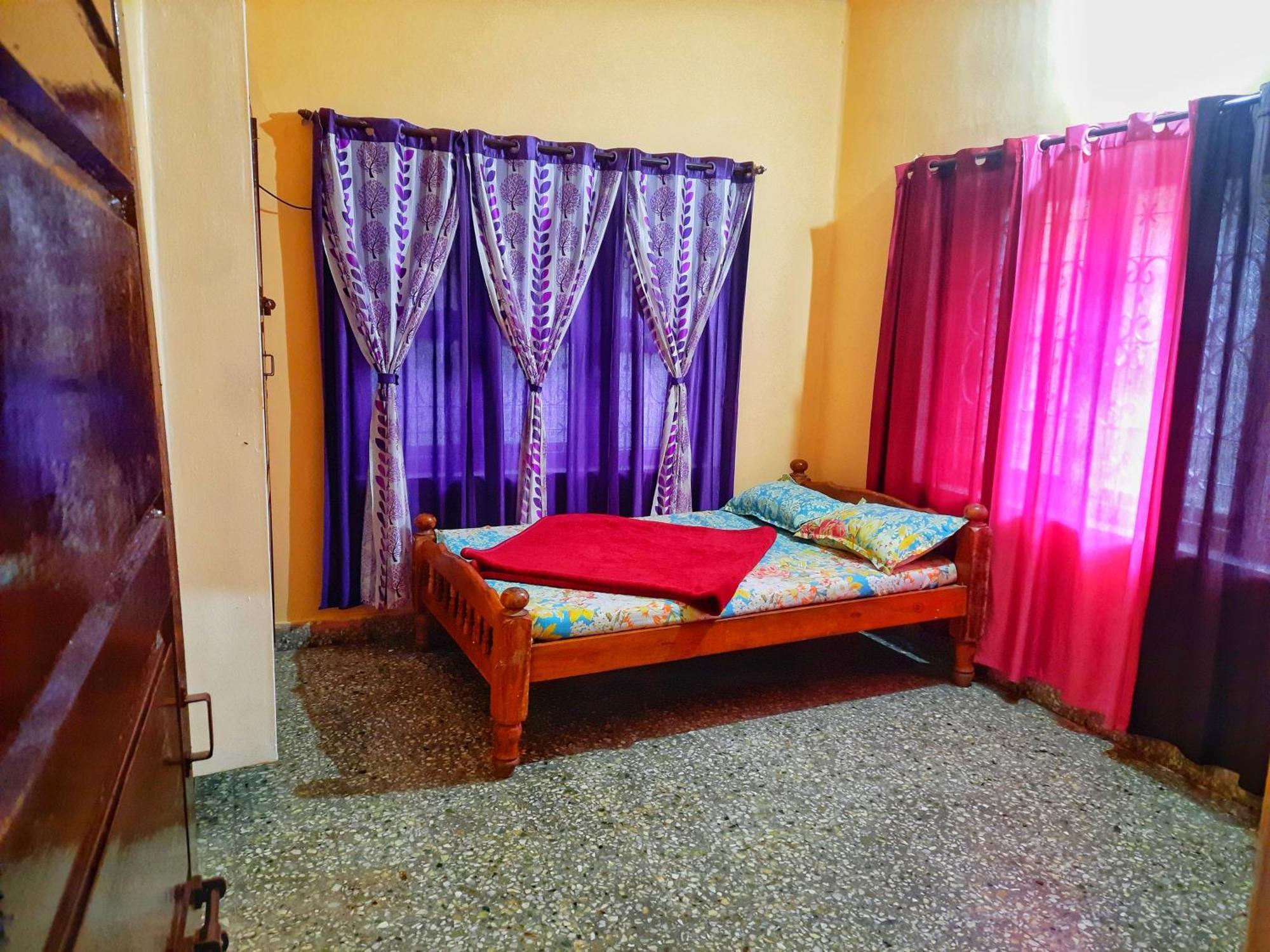 Royal Palm Homestay มาดิเครี ภายนอก รูปภาพ